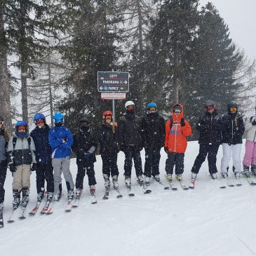 Beste Schneebedingungen begeistern Schüler:innen bei der diesjährigen Skifahrt