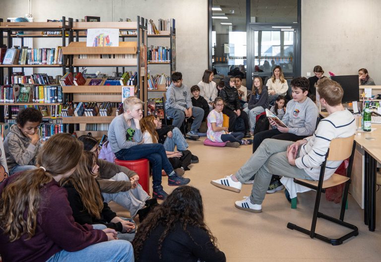Spannende Vorlesezeit in der Bibliothek