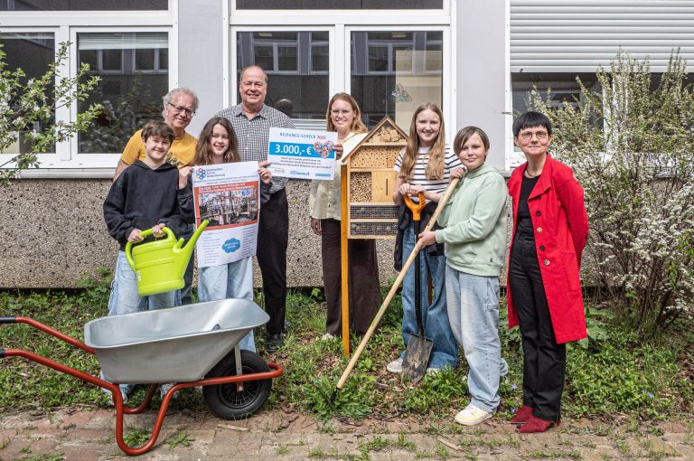 Dank Spende: Klimafreundliche Sitzecke entsteht auf dem Schulhof